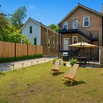 Newly Updated Vintage 6 Bedroom Single Family Home Chicago