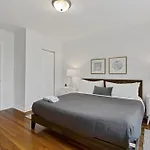 Holiday home Newly Updated Vintage 6 Bedroom Single Family Home