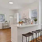 Holiday home Newly Updated Vintage 6 Bedroom Single Family Home