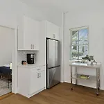 Holiday home Newly Updated Vintage 6 Bedroom Single Family Home *
