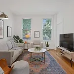 Holiday home Newly Updated Vintage 6 Bedroom Single Family Home Chicago