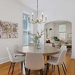 Holiday home Newly Updated Vintage 6 Bedroom Single Family Home Chicago