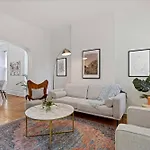 Holiday home Newly Updated Vintage 6 Bedroom Single Family Home Chicago