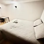 Close To Downtown - Free Parking Homestay