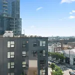 Sophisticated 4Br Suite - Modern And Luxurious