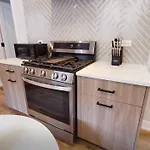 Chic 2Br Top-Floor Gem