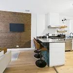 Modern 2Br With Patio & Cozy Space
