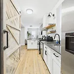 Modern 2Br With Patio & Cozy Space