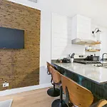 Modern 2Br With Patio & Cozy Space