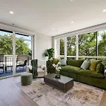 Modern 2Br2Ba Condo Free Parking And Balcony