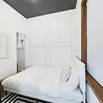 Apartment Wrigleyville Gem With Hidden Bar & Vintage Charm *