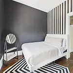 Apartment Wrigleyville Gem With Hidden Bar & Vintage Charm *