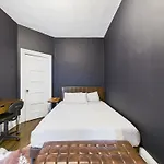Apartment Wrigleyville Gem With Hidden Bar & Vintage Charm Chicago