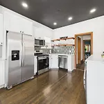 Apartment Wrigleyville Gem With Hidden Bar & Vintage Charm Chicago