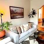 Stunning 3 Bedrooms 2 Bathrooms Getaway Chicago!