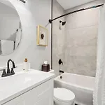 Luxhome 8 Mins Downtown