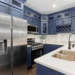 Luxhome 8 Mins Downtown