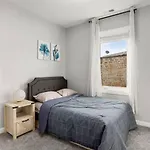Luxhome 8 Mins Downtown Apartment Chicago