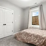Luxhome 8 Mins Downtown * Chicago