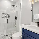 Luxhome 8 Mins Downtown *