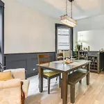 1 Mi To Blue Line Pet-Friendly Unit In Chicago!