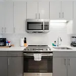 High-Rise 4Br W Views Comfort & Space