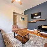 Ukrainian Village 2Br Modern Apartment D1