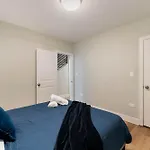 Spacious Pilsen 4 Bed 4 Bath Family Retreat