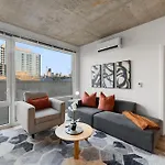 Corporate-friendly 4br Stylish & Hotel