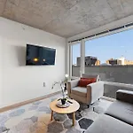 Corporate-friendly 4br Stylish & Hotel