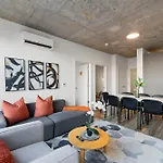 Corporate-friendly 4br Stylish & *