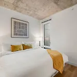Hotel Corporate-friendly 4br Stylish & Chicago