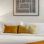 Hotel Corporate-friendly 4br Stylish &