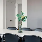 Corporate-friendly 4br Stylish &