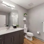 Corporate-friendly 4br Stylish & Hotel Chicago