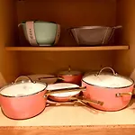 Cozy 1Br Retreat Near Transit, Dining And Parking
