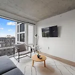 4br Modern Gem Sleek Bright & Hotel *