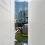 4Br Modern Gem Sleek Bright & Central