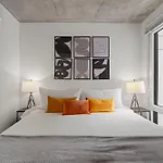 Hotel 4br Modern Gem Sleek Bright &