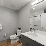 Hotel 4br Modern Gem Sleek Bright & *