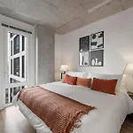 4br Modern Gem Sleek Bright & Hotel Chicago