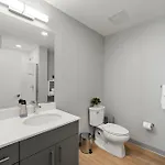 Hotel 4br Modern Gem Sleek Bright &