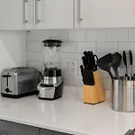 Hotel 4br Modern Gem Sleek Bright & Chicago