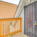 Less Than 2 Mi To Uchicago Apt Near Bus Stops!