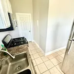 Best Place To Stay - Close To Downtown! - Free Parking!