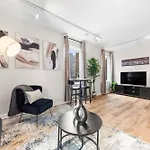 Hancock Lookout|Steps To Beach&Transit, Chi Views