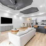 Spacious 3bdr Luxury Penthouse *