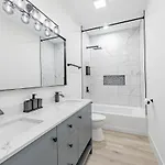 Apartment Spacious 3bdr Luxury Penthouse