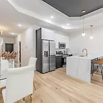 Spacious 3bdr Luxury Penthouse *