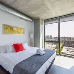 Bright & Modern 2Br Perfect City Escape